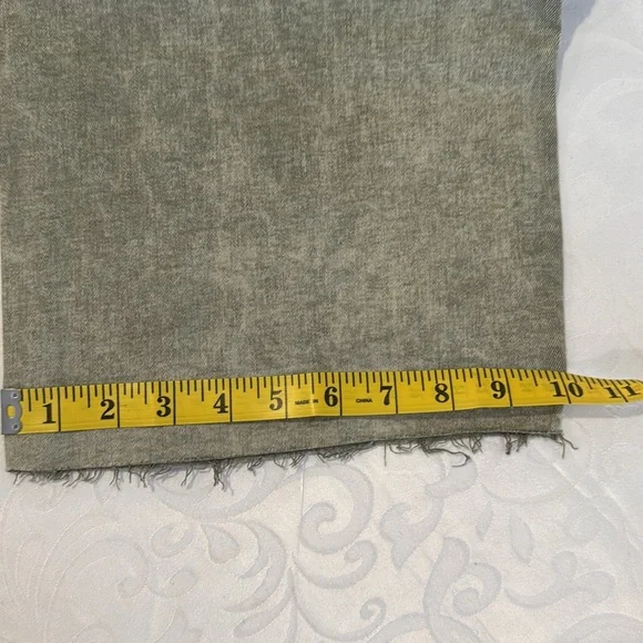 Vigoss “Dylan” Raw Edge Wide Leg Jeans. Size 29 - Picture 14 of 15